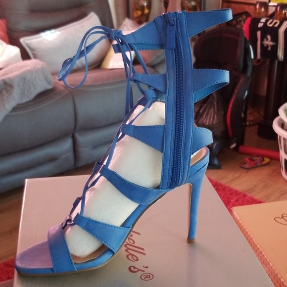 Shoe - Picture 4 of 4